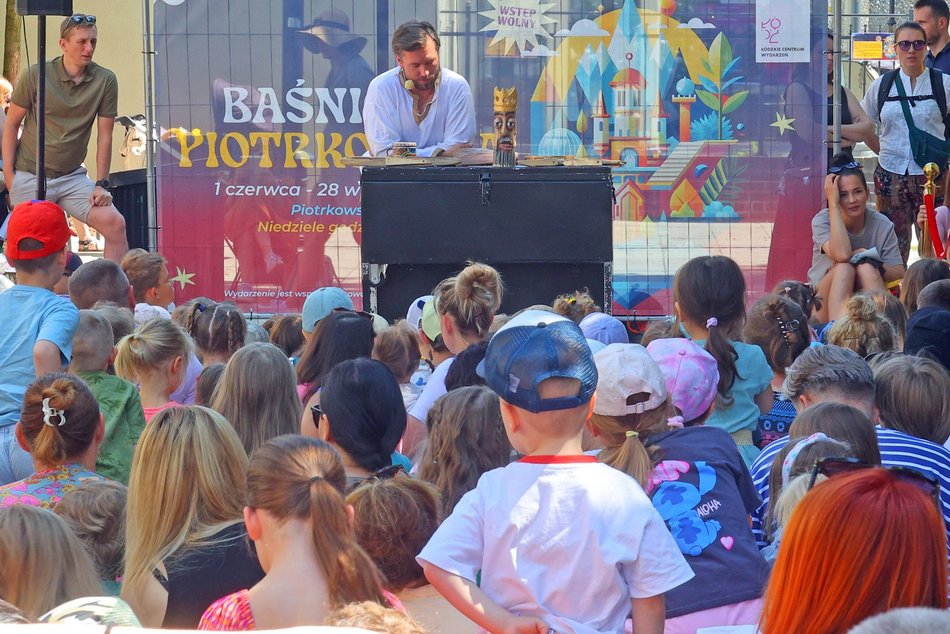 Baśniowa Piotrkowska w Pasażu Róży skradła uwagę dzieci. Tłumy na spektaklu