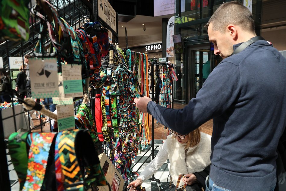 Łódź. Psi Targ w Manufakturze w Łodzi. Każdy miłośnik czworonogów znajdzie tu coś dla siebie