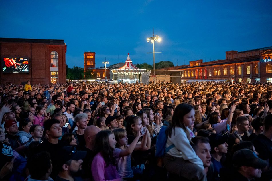 Łódź. Modelki dały czadu na urodzinach Manufaktury! Niezwykły koncert olśniewającego trio!
