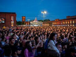 Łódź. Modelki dały czadu na urodzinach Manufaktury! Niezwykły koncert olśniewającego trio!