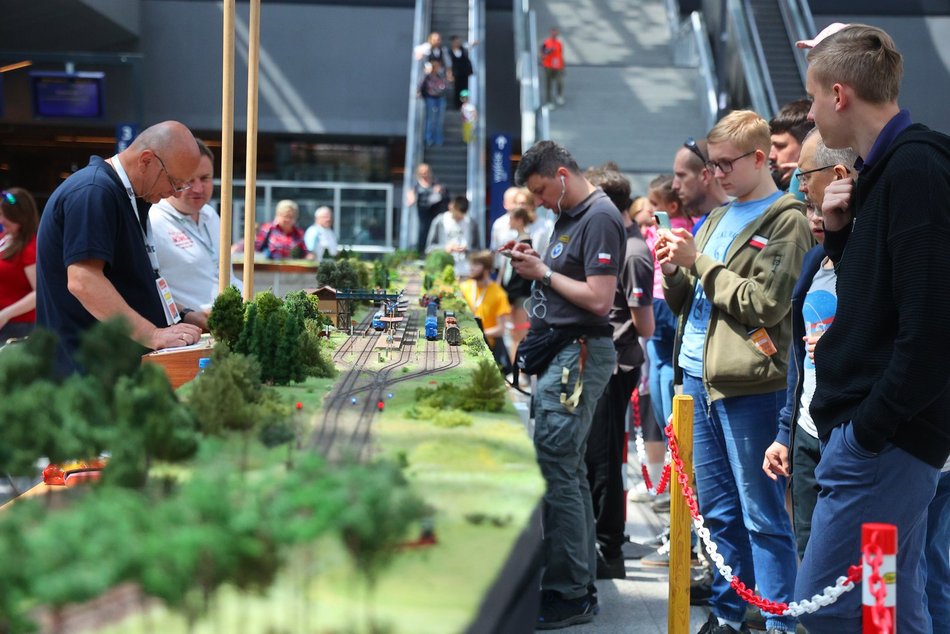 Łódź. Wystawa Makiet Kolejowych na dworcu Łódź Fabryczna. Święto miłośników pociągów