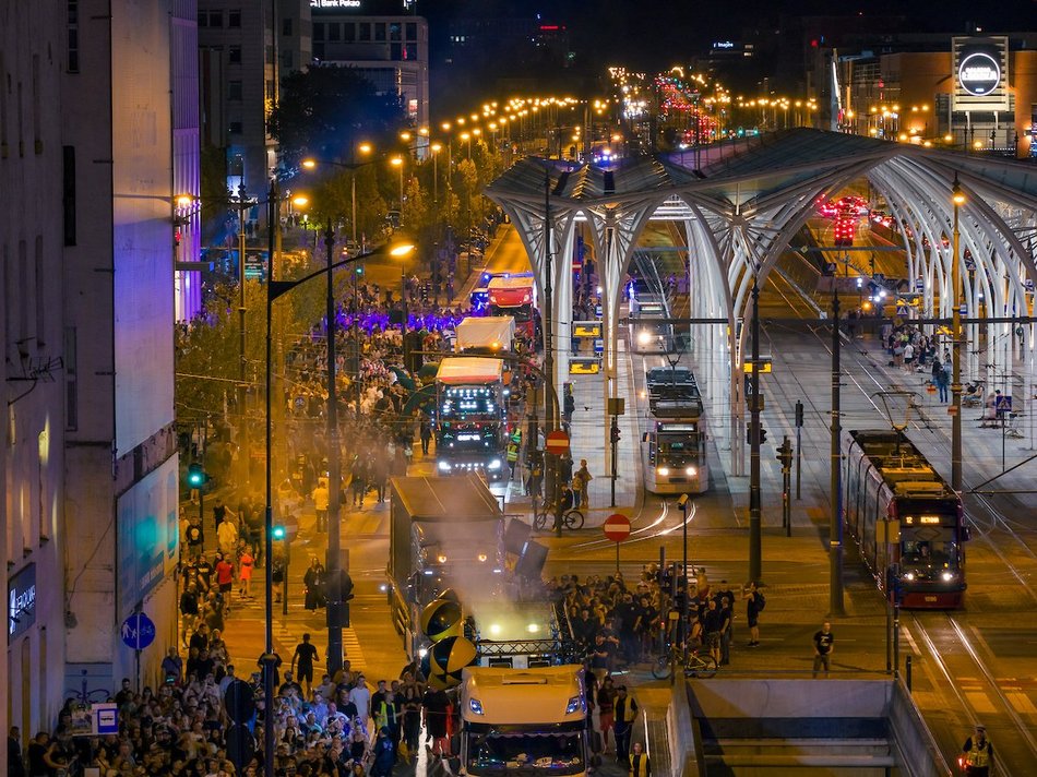 Łódź. To dopiero widok! Największy pochód w historii Parady Wolności w Łodzi z lotu ptaka!