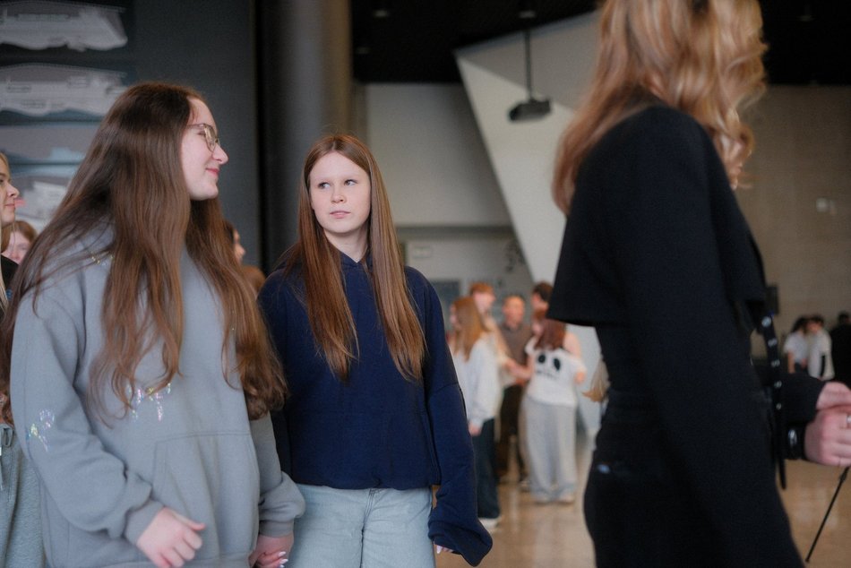 Łódź. Licealiści z Łodzi zatańczyli Belgijkę! Wielkie świętowanie Międzynarodowego Dnia Licealisty