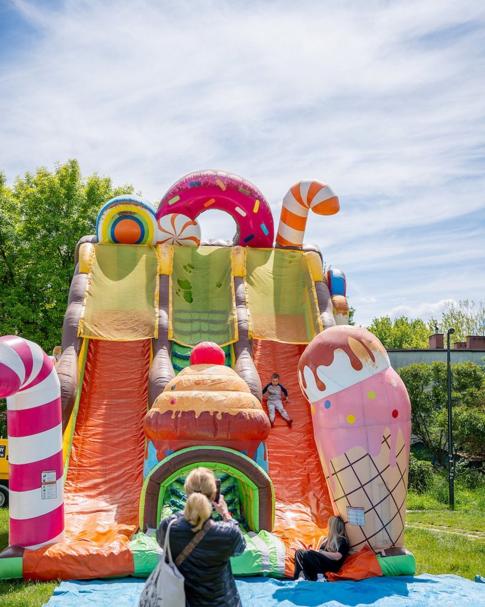 Łódź. Miasteczko dmuchańców w parku Podolskim. Najlepsza zabawa dla dzieci