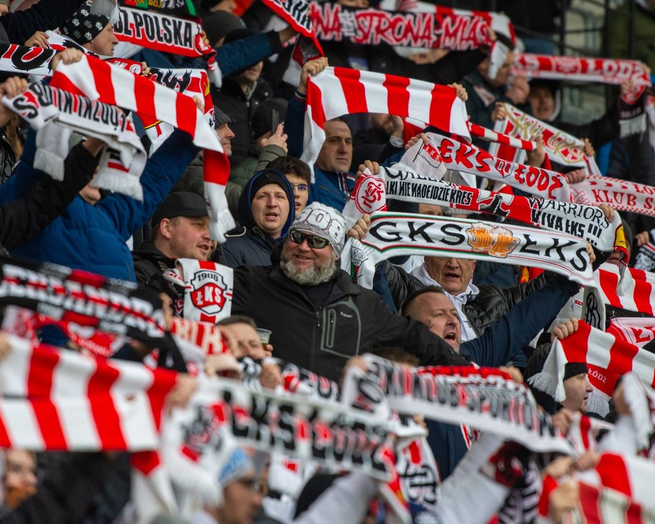 Kibice ŁKS Łódź na meczu z Rakowem Częstochowa