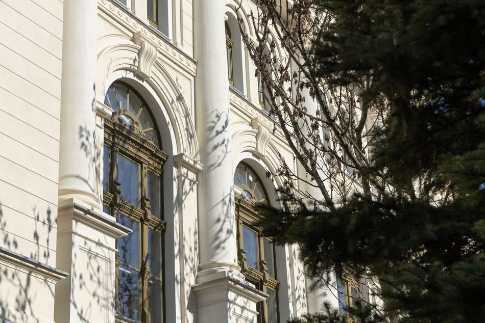 Finał remontu IV LO w Łodzi. Zabytkowy gmach odzyskał swój dawny blask