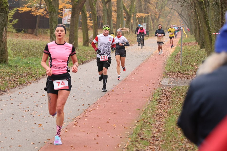 Bieg Niepodległościowa 5 w parku Na Zdrowiu w Łodzi. Odszukaj się w galerii!