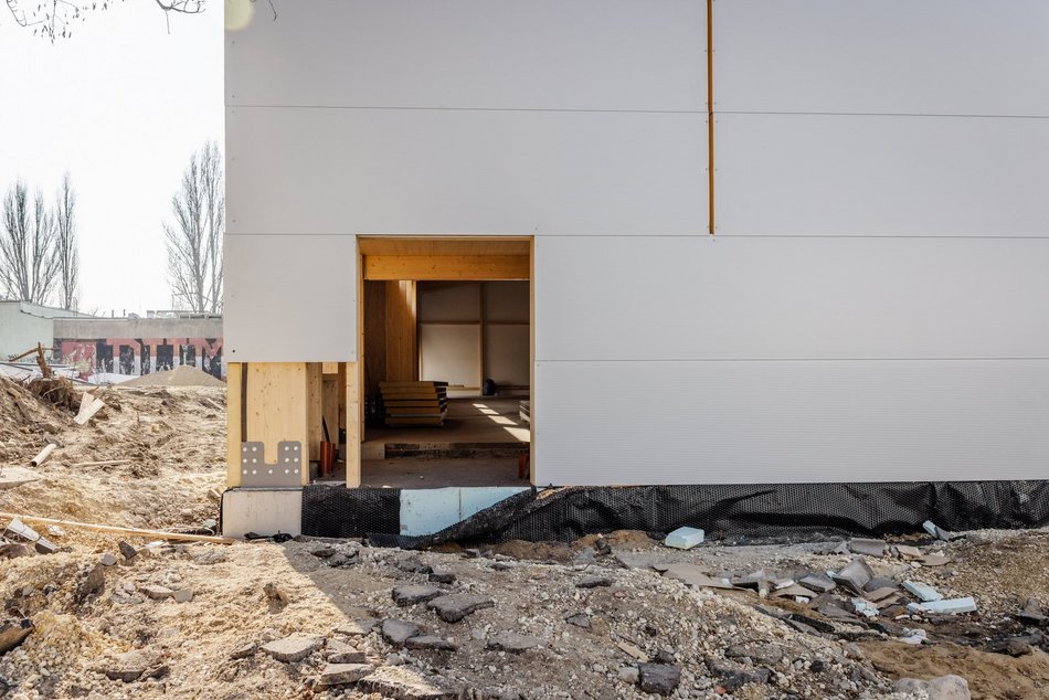 Hala sportowa rośnie przy II Liceum Ogólnokształcącym w Łodzi. Kiedy koniec budowy?