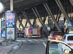 Ewakuacja na lotnisku w Łodzi! Tajemniczy pakunek zostawiony w hali głównej terminala