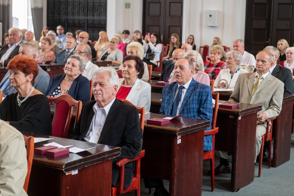 Łódź. Medale za długoletnie pożycia małżeńskie. Rekordziści są razem ponad 60 lat!