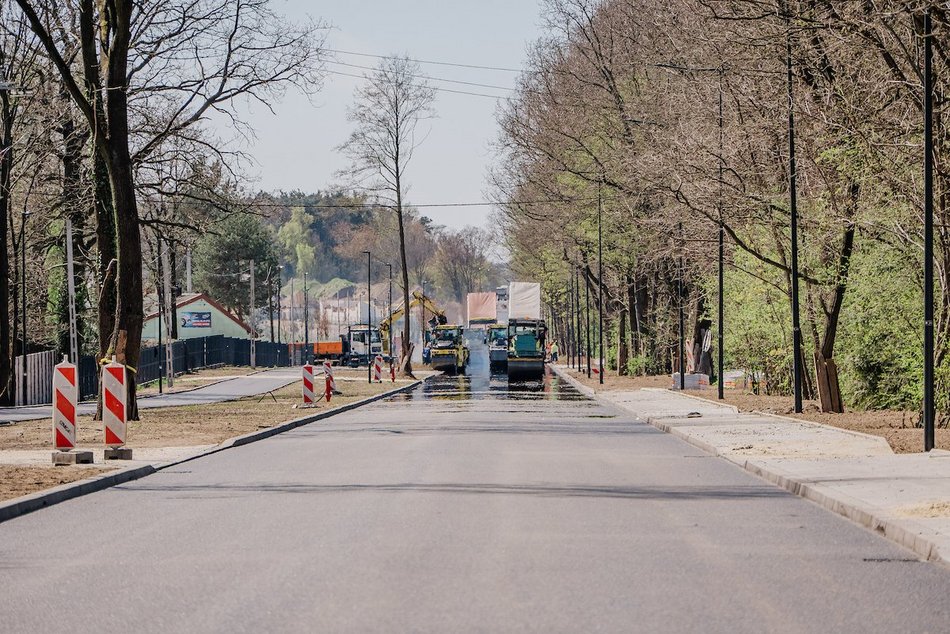 Łódź. Remont Szczecińskiej. Drogowcy kładą asfalt