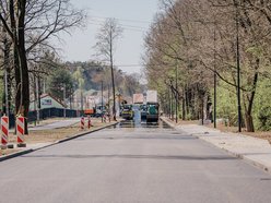 Łódź. Remont Szczecińskiej. Drogowcy kładą asfalt