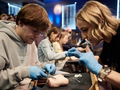 Łódź. Rekordowy UMED! W Łodzi pobito rekord Polski w jednoczesnym szyciu chirurgicznym