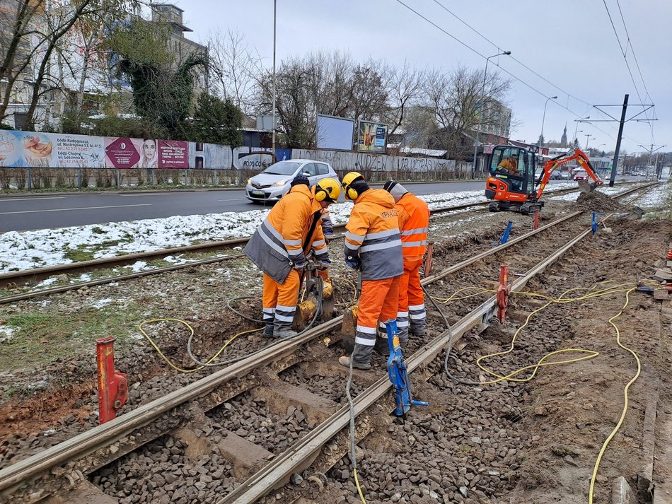 MPK Łódź: Naprawa torowiska na Rzgowskiej potrwa dłużej