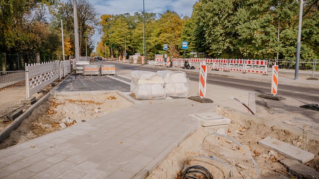 Remont Krakowskiej. Nowe chodniki i przystanki MPK Łódź [ZDJĘCIA]