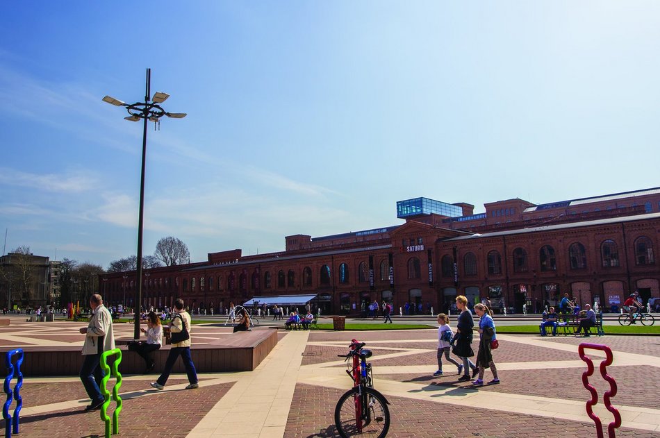 Manufaktura przed i po rewitalizacji