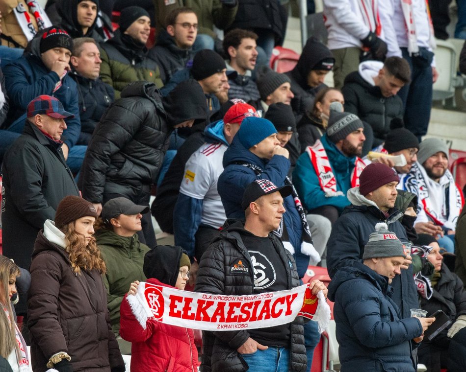 Kibice ŁKS Łódź na meczu z Rakowem Częstochowa