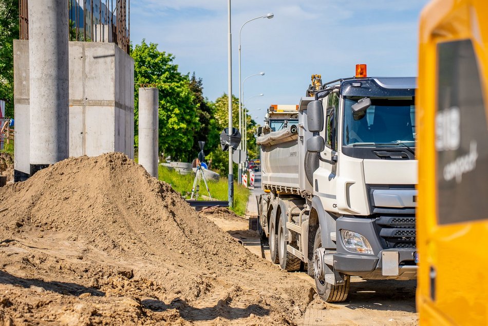 Budowa kładek nad Wyszyńskiego w Łodzi. Najnowsze postępy i zmiany w ruchu