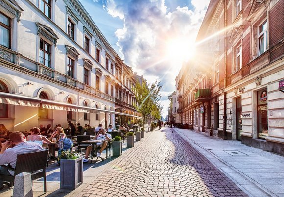 Łódź. Woonerf przy ul. 6 Sierpnia