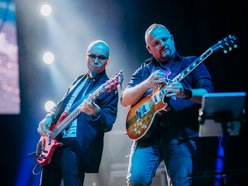 Łódź. Elektryczne Gitary w Atlas Arenie w Łodzi. Kultowe przeboje i tłumy fanów