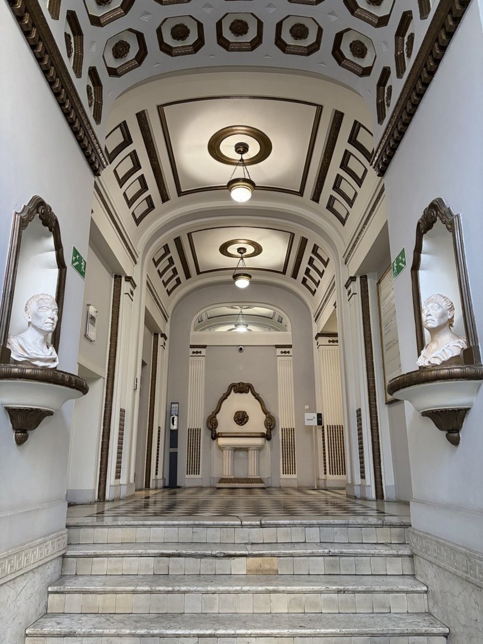 Łódź. Tajemnice ukrytych fontann i zdrojów w Łodzi. Lwie głowy i szklane kaskady w pałacach fabrykantów