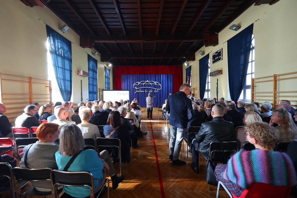 Łódź. Jubileusz w Szkole Podstawowej nr 42 w Łodzi. Huczne obchody z okazji 100-lecia