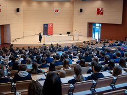 Łódź. Anna Maria Wesołowska na Uniwersytecie Łódzkim. Aula WPiA pękała w szwach