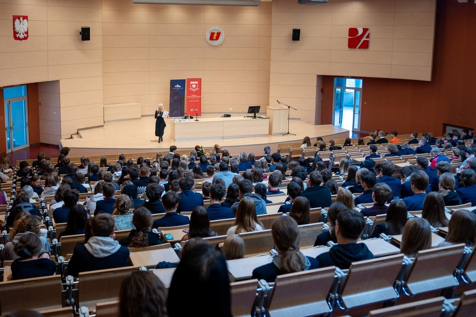 Łódź. Anna Maria Wesołowska na Uniwersytecie Łódzkim. Aula WPiA pękała w szwach