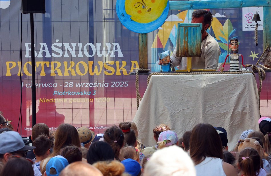 Łódź. Baśniowa Piotrkowska w Łodzi. Teatr Barnaby zachwycił dzieci!