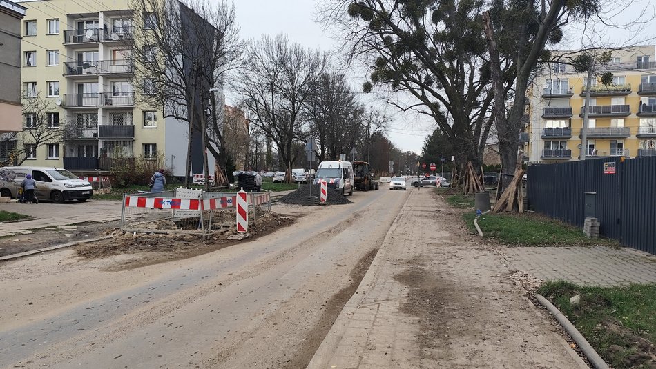 Łódź. Kraking przy remontach ulic w Łodzi. To podziemy potwór, który buduje wodociągi!