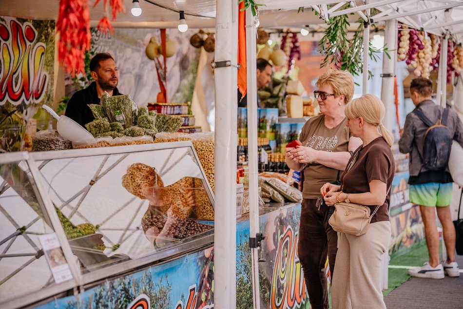 Łódź. Majówka w Manufakturze w Łodzi. Włoski jarmark, festiwal karuzel i wiele więcej
