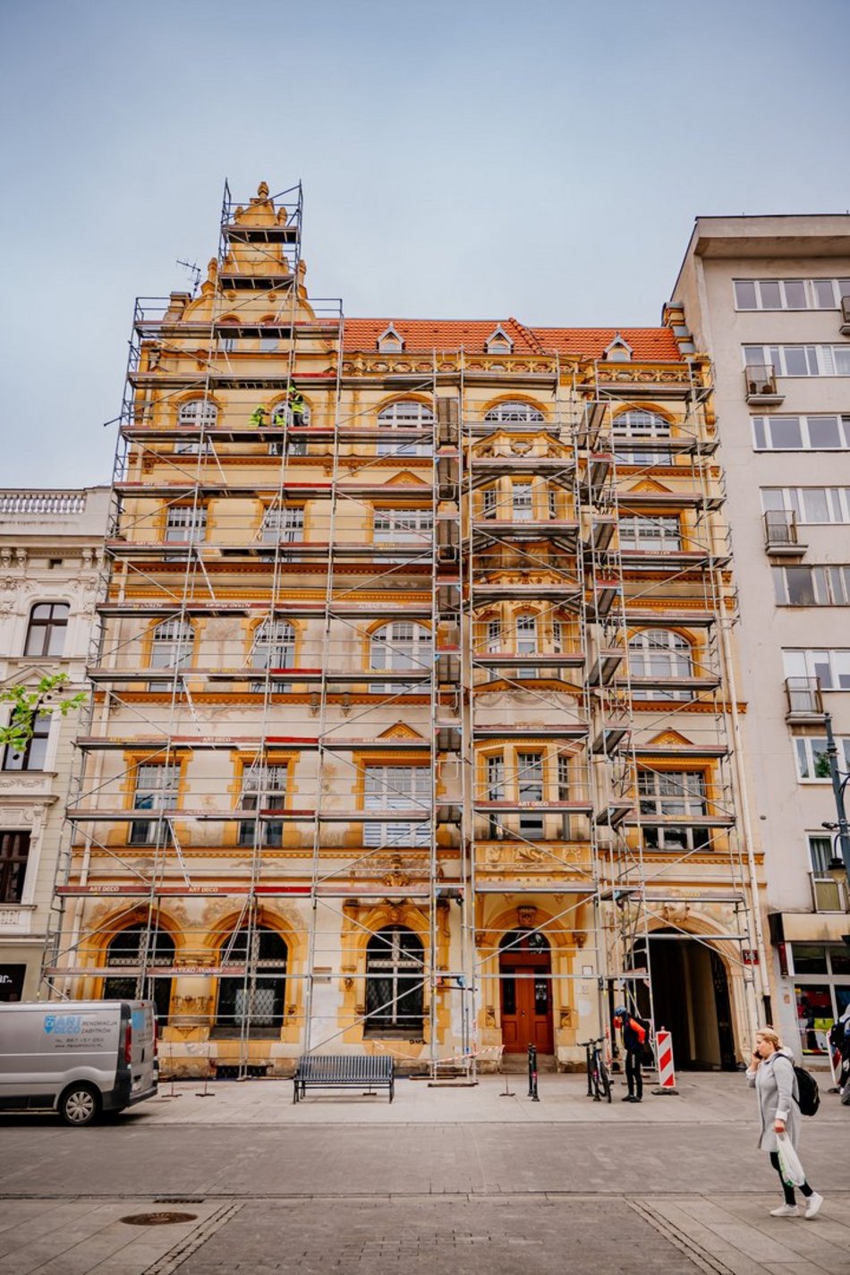 Łódź. Remont kamienicy przy Piotrkowskiej w Łodzi. Ikonę przykryły rusztowania