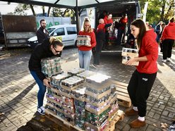 Łódź. Sportowcy na rzecz schroniska w Łodzi. Paleta pełna karmy i wyprawek dla zwierzaków!