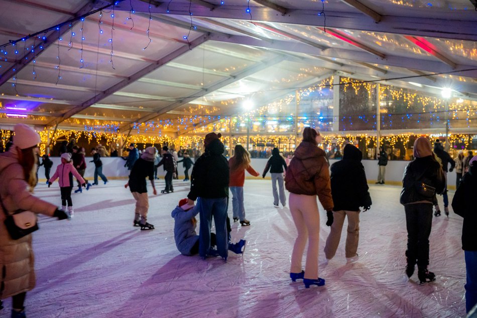 Tłumy w Manufakturze! Jarmark, lodowisko i choinka