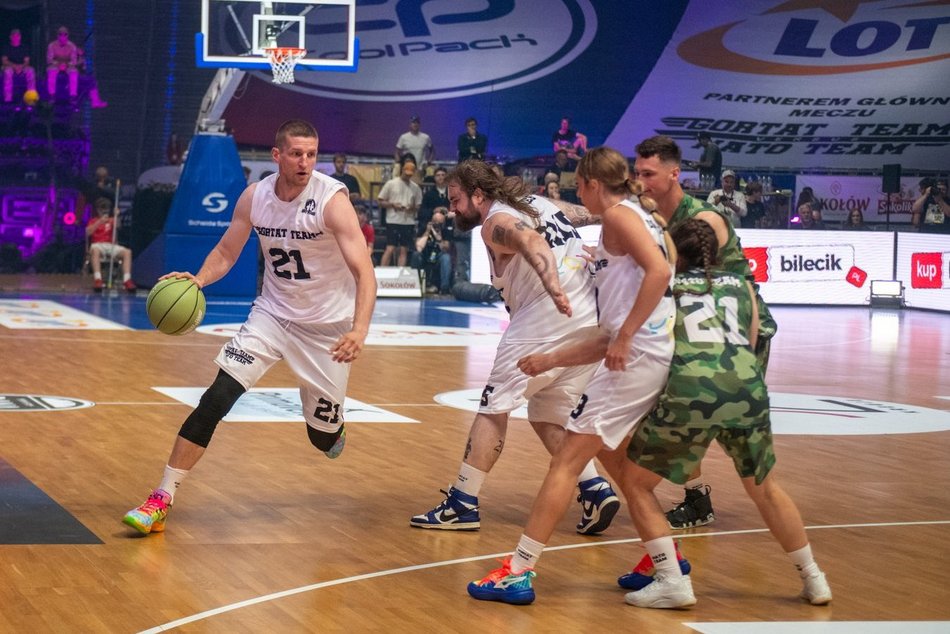 Mecz Gortat Team vs NATO w Łodzi. Czołgi, płomienie i masa sportowych emocji!