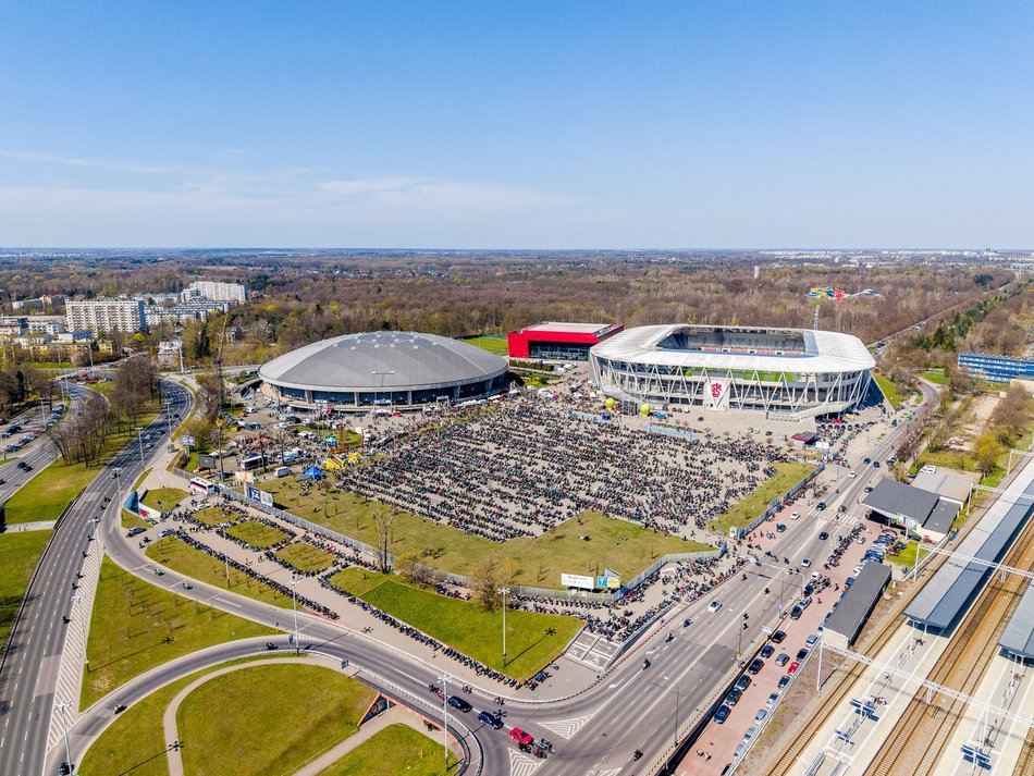 Parada motocyklistów przejechała ulicami Łodzi. Sezon rozpoczęty! Byłeś?