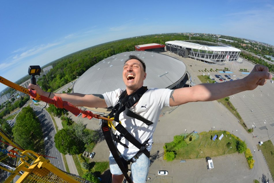 Skoki na bungee przy Atlas Arenie w Łodzi