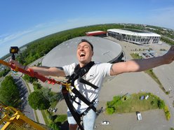 Skoki na bungee przy Atlas Arenie w Łodzi