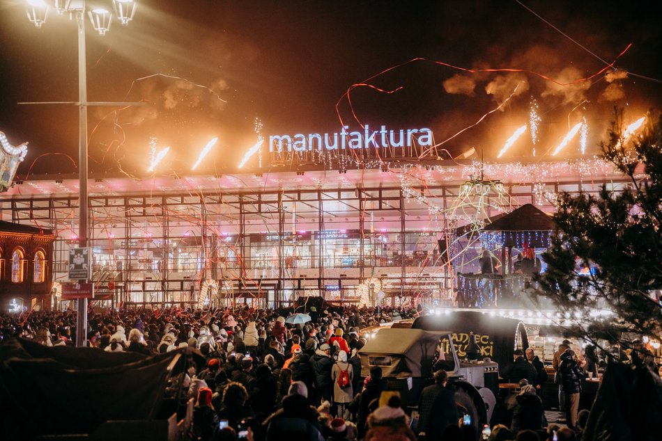 Łódź. Światełko do Nieba zakończyło WOŚP 2025 w Łodzi. Tłumy łodzian i niepowtarzalny klimat