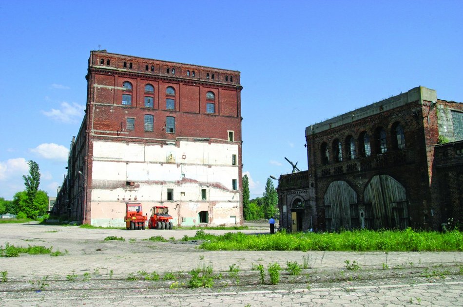 Manufaktura przed i po rewitalizacji