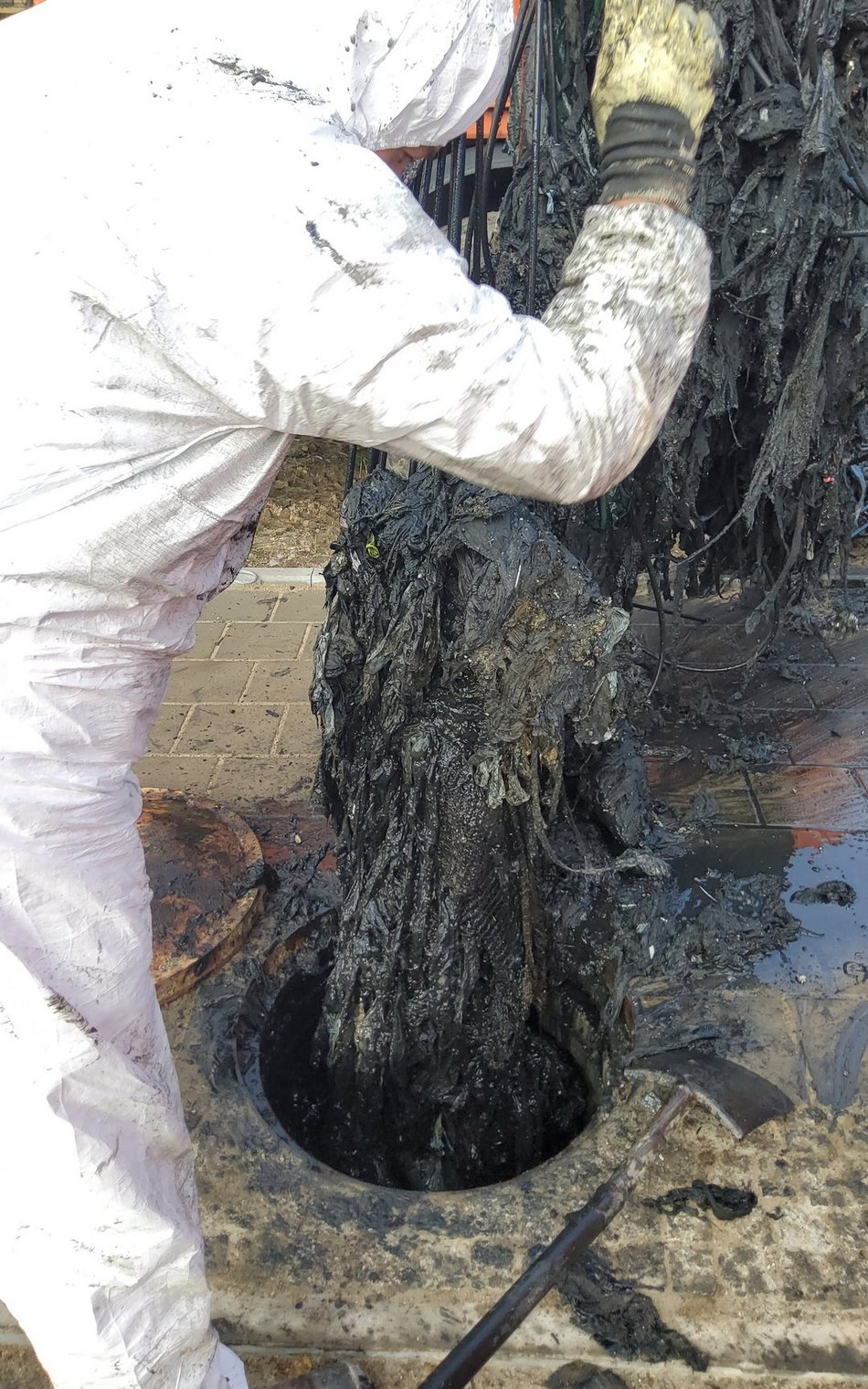 Łódź. Aż 3 tony śmieci w kanałach w Łodzi… codziennie