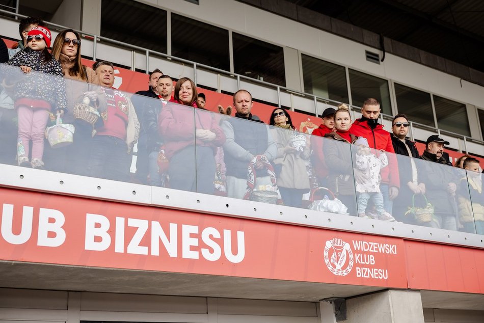 Łódź. Święcenie pokarmów na stadionie Widzewa Łódź