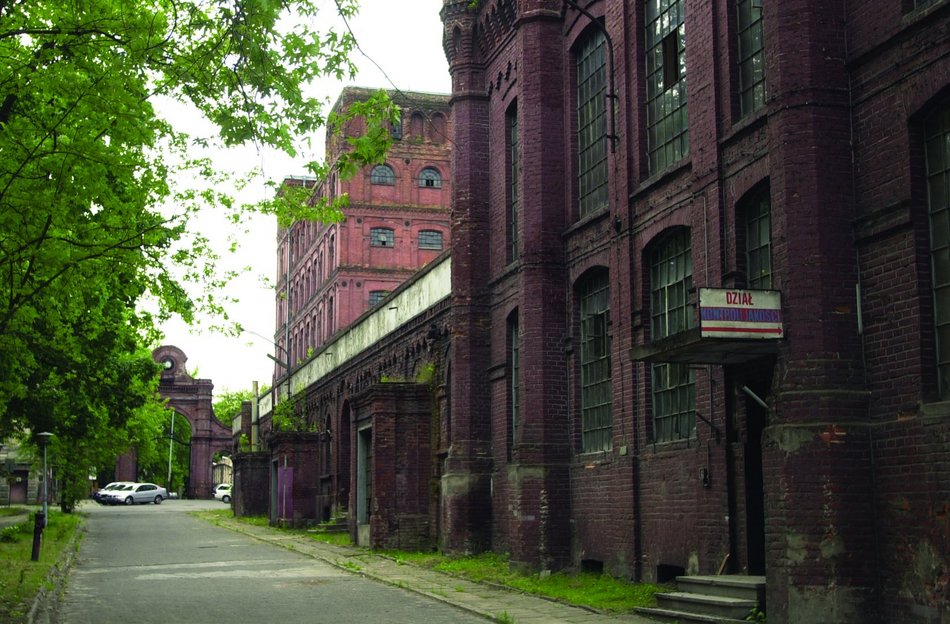 Manufaktura przed i po rewitalizacji