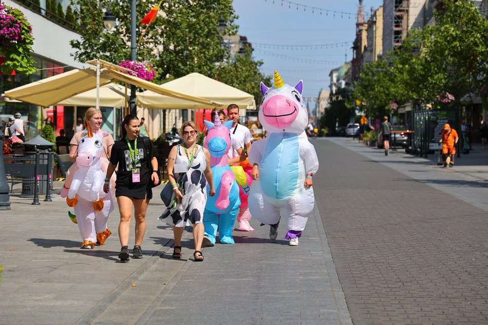 Orkiestra na ul. Piotrkowskiej z okazji 601. Urodzin Łodzi