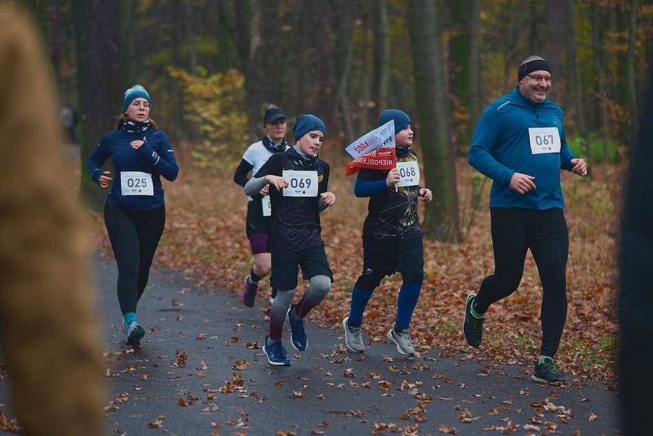 Łódź. Bieg Niepodległości w parku Julianowskim
