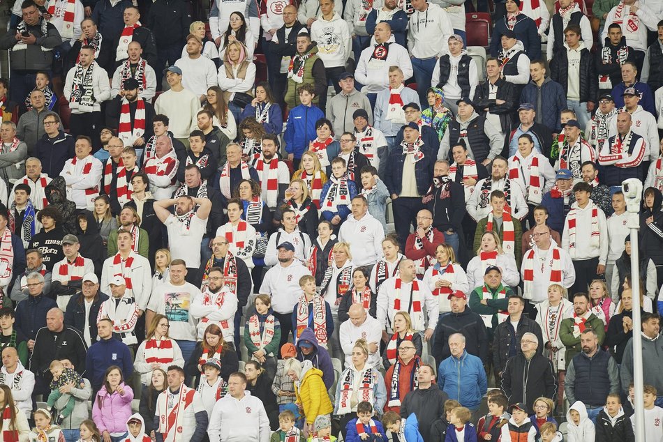 Kibice na meczu ŁKS Łódź - Wisła Kraków. Tłumy na trybunach