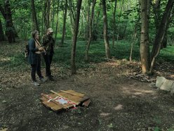 Łódź. Ludzkie kości i nagrobki w Parku Zbójnickim w Łodzi. Niezwykłe odkrycia archeologów z UŁ
