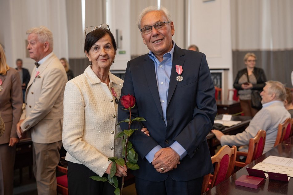 Łódź. Medale za długoletnie pożycie małżeńskie. Rekordziści świętują 63-lecie!