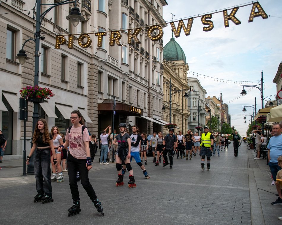 Łódź. Nightskating Łódź za nami. Rolkarze znów opanowali Piotrkowską