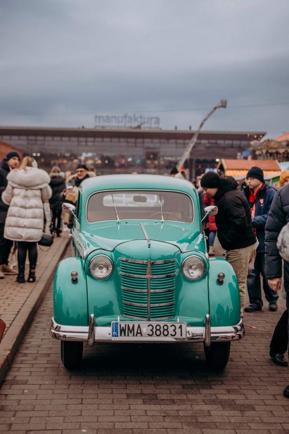 Łódź. WOŚP 2025 w Łodzi. Kultowe pojazdy zjechały do Manufaktury